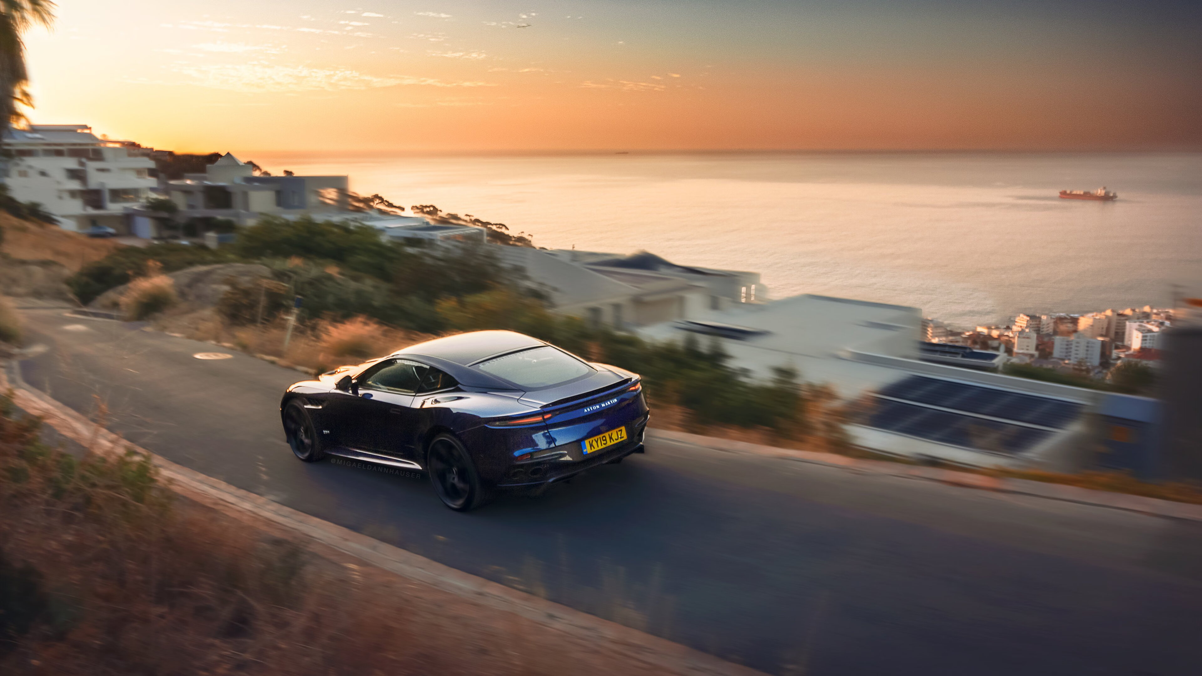 中超赛场各队形势紧迫,胜负难以预料,中超比赛的情况